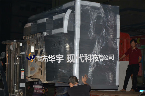 內(nèi)置6臺投影機柜發(fā)貨案例圖片